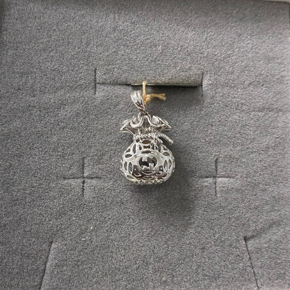 14k white gold money bag pendant